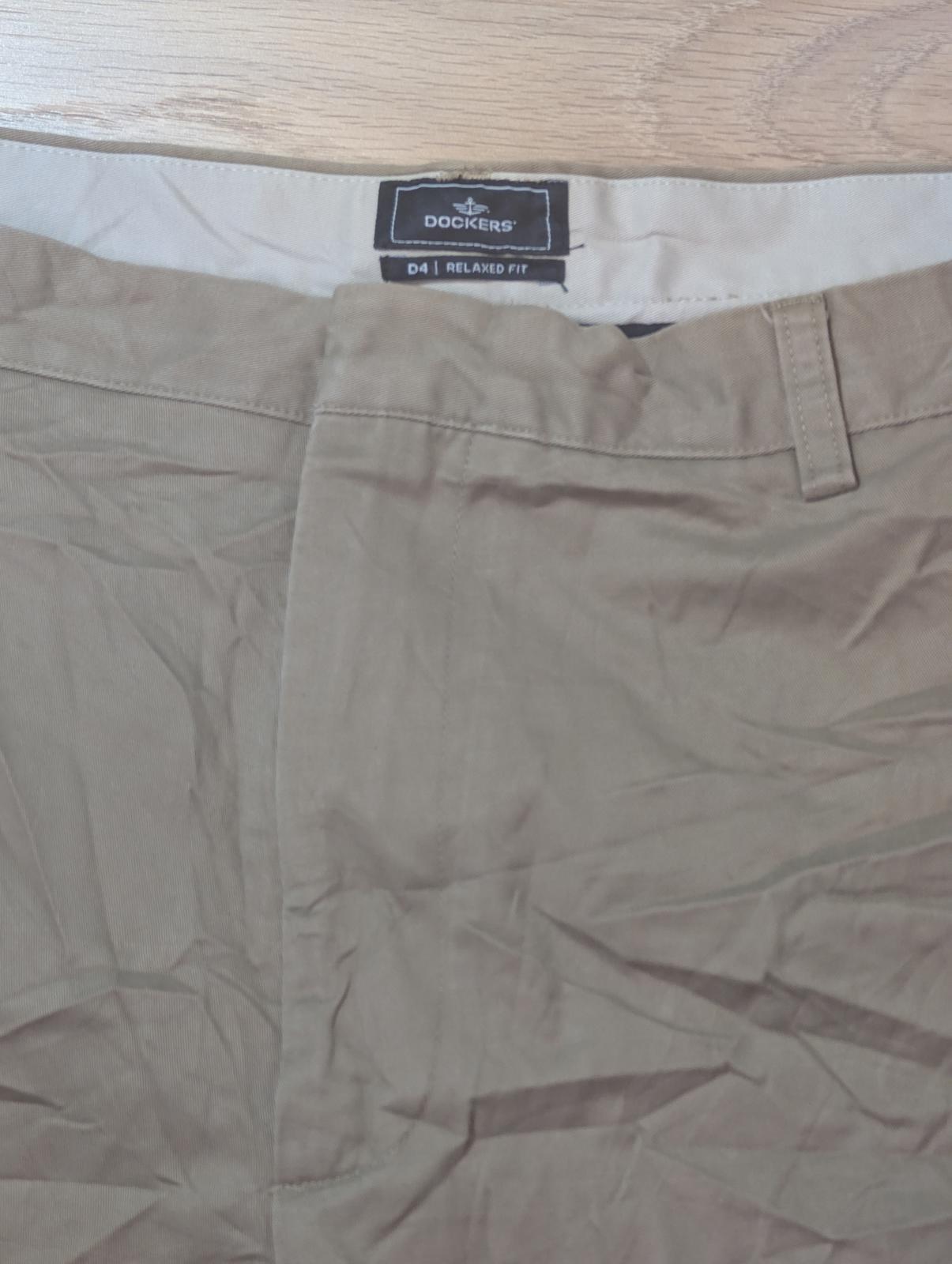 Dockers Men's D4 Relaxed Fit Chino Trousers - Beige - Size 42W 32L