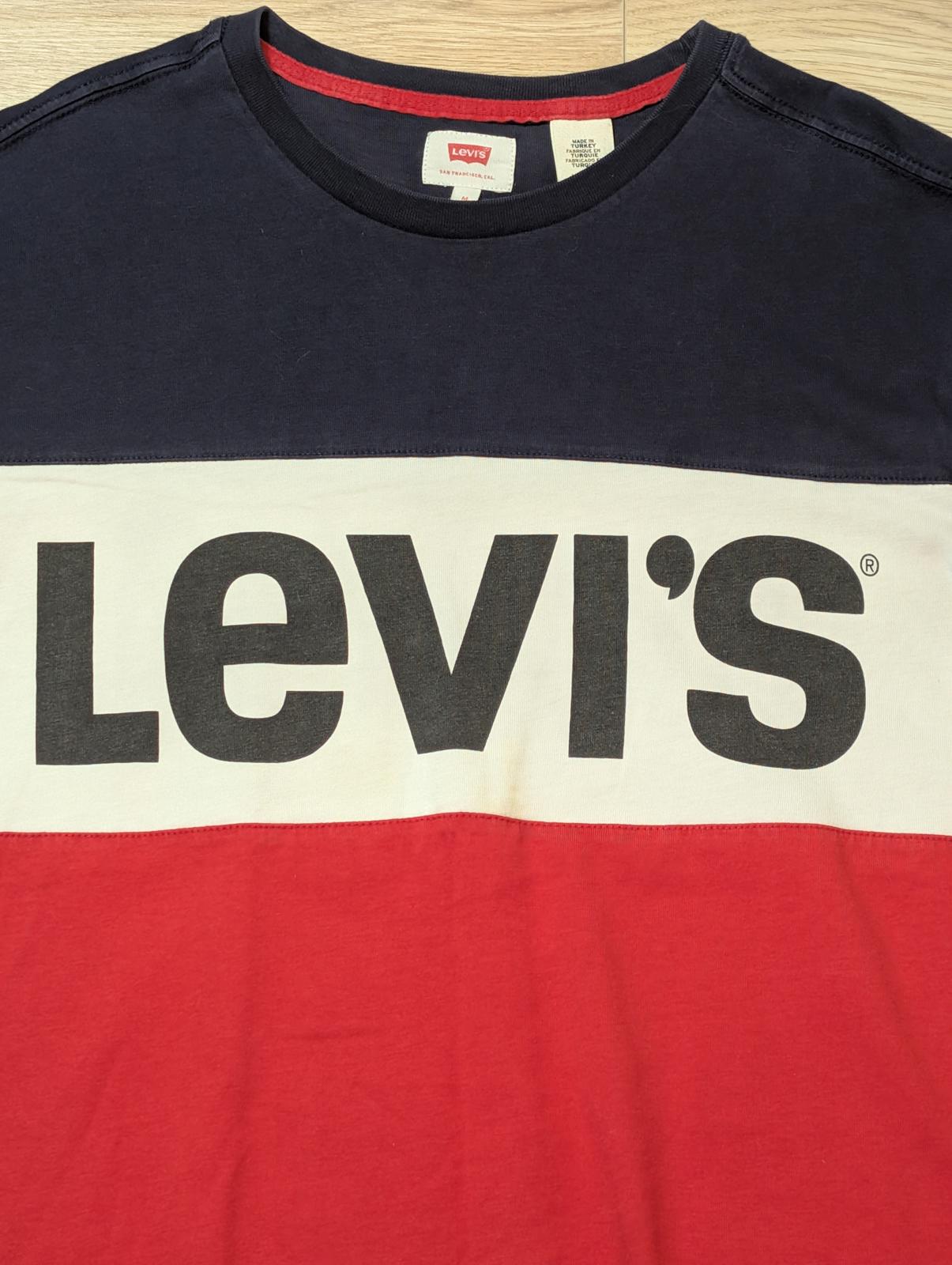 Levi's Men's T Shirt - Red - Size Medium
