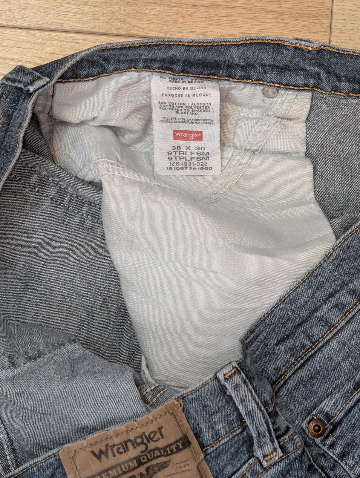 Wrangler Men's Relaxed Straight Jeans - Blue - Size 38W 30L