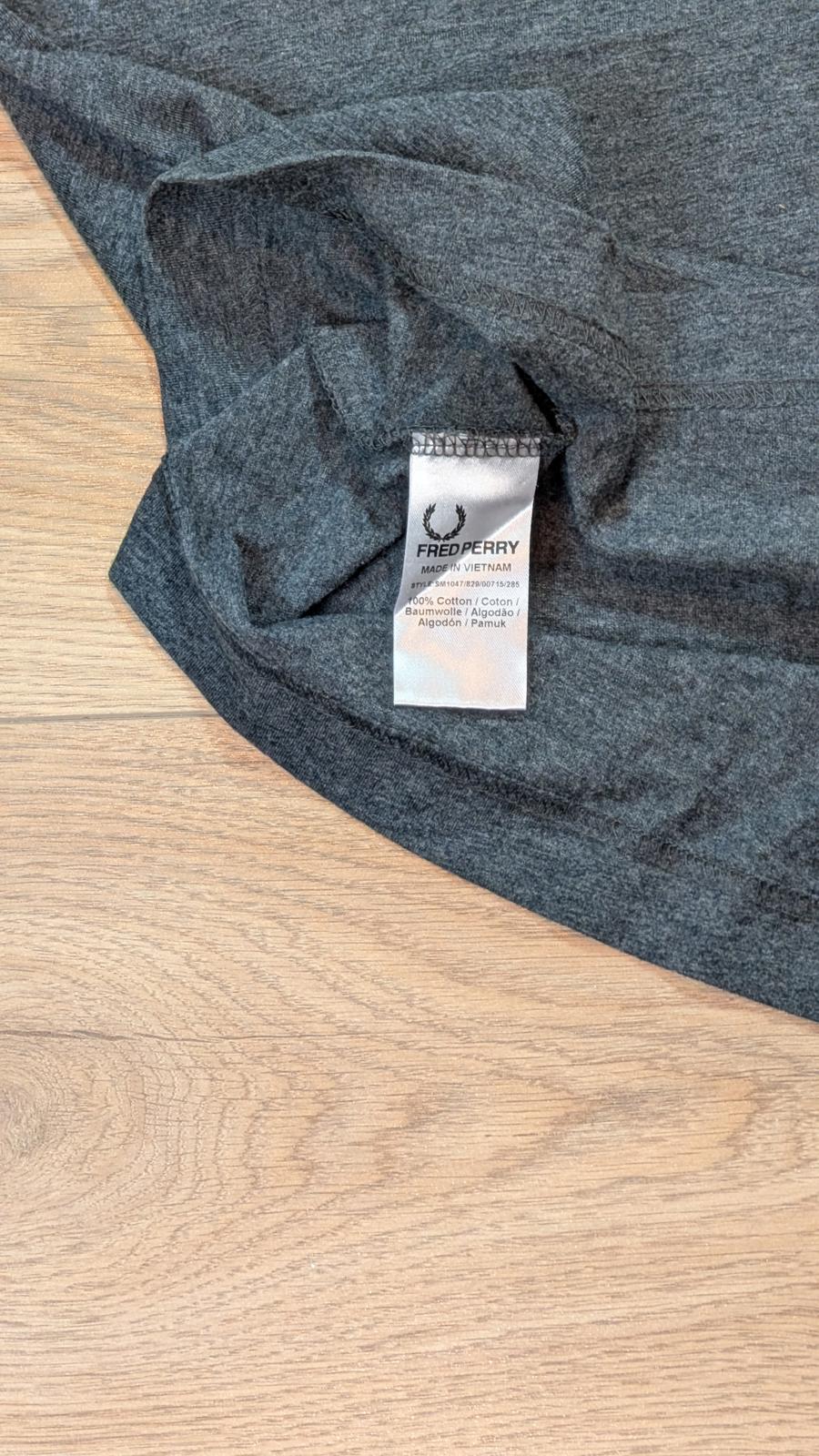 Fred Perry Men's T Shirt - Grey - Size Small
