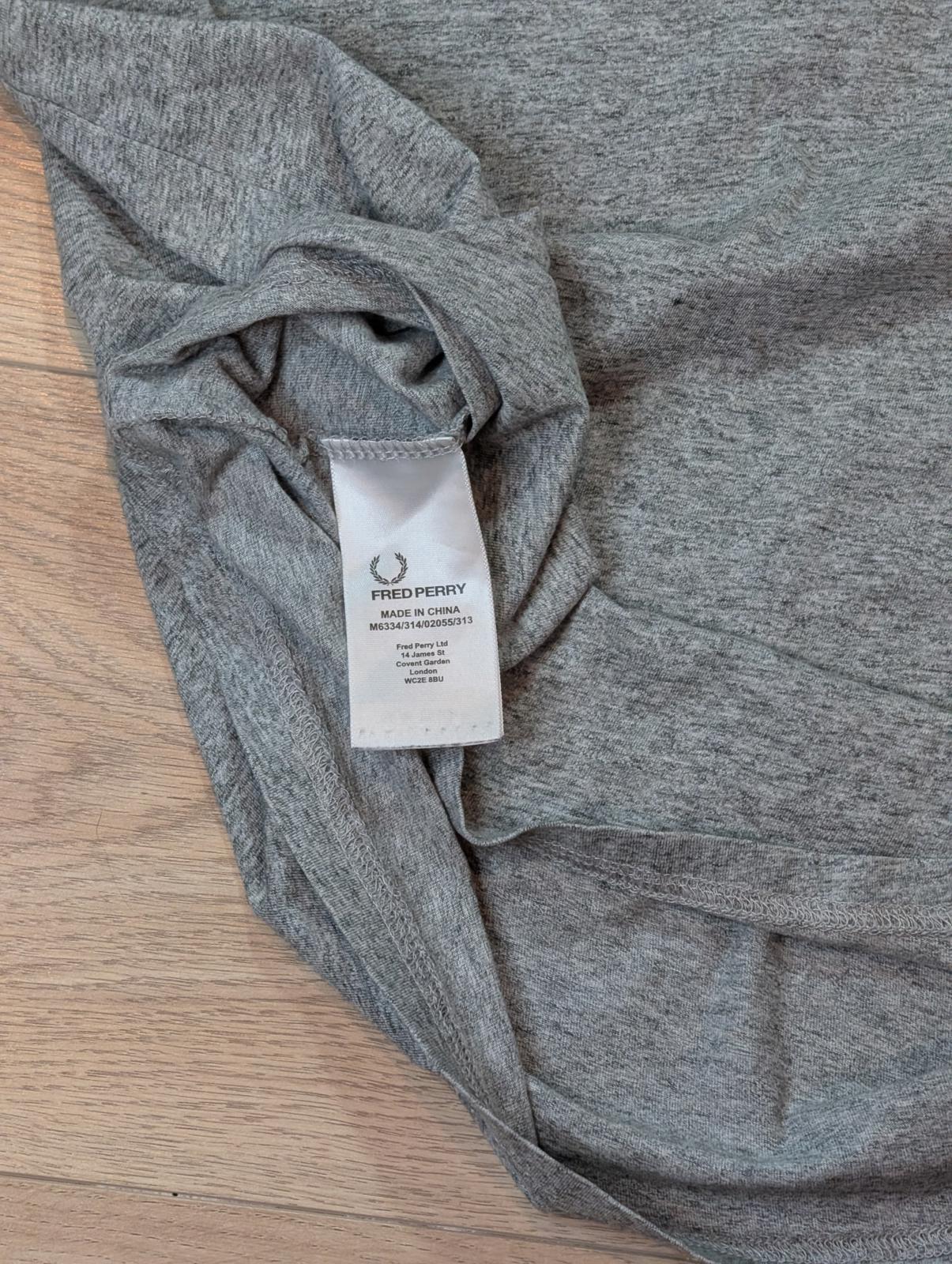 Fred Perry Men's T Shirt - Grey - Size Large