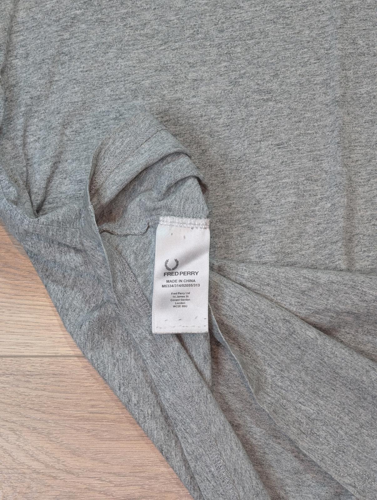 Fred Perry Men's T Shirt - Grey - Size Medium