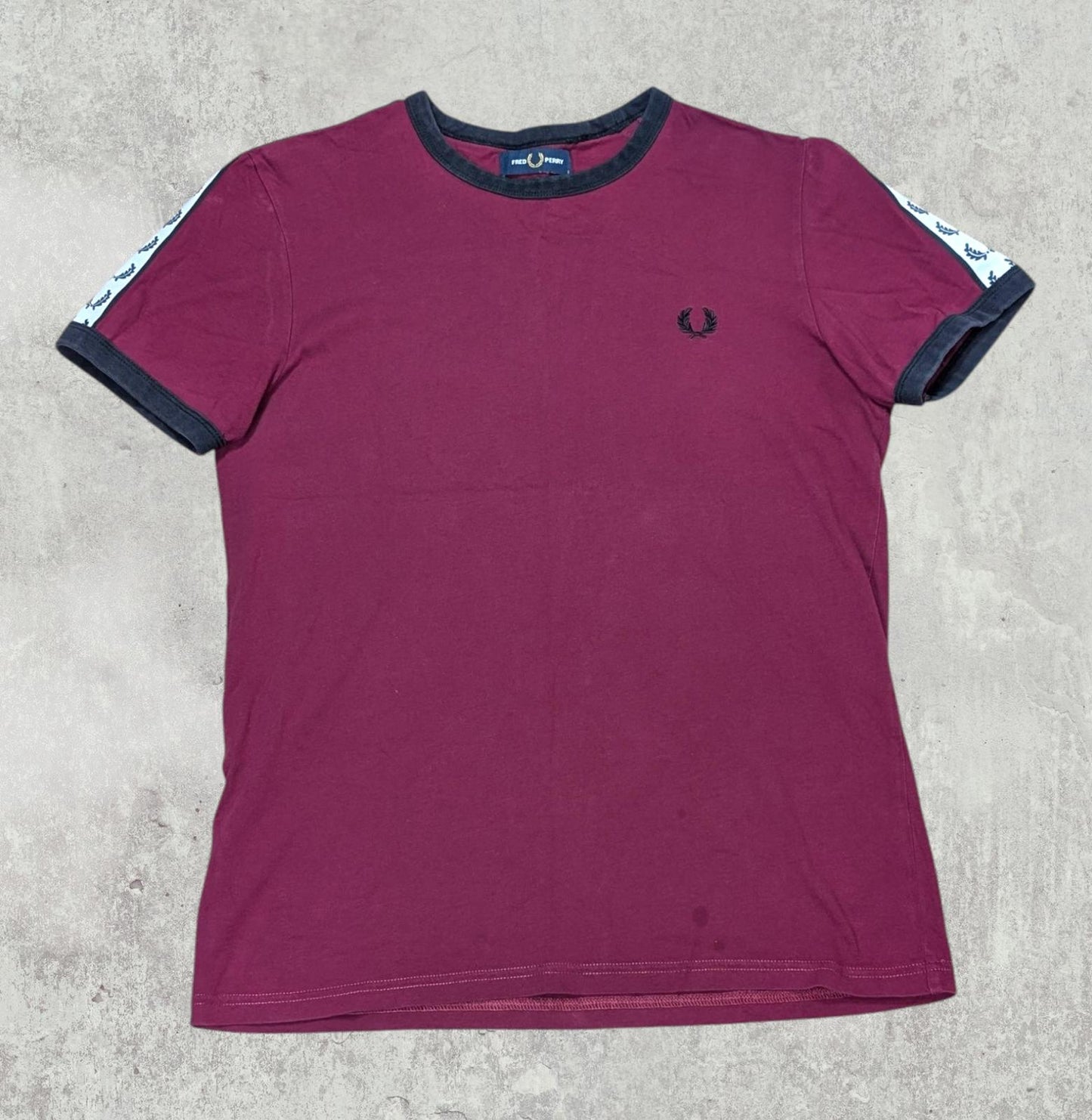 Fred Perry Men's T Shirt - Burgundy - Size Small