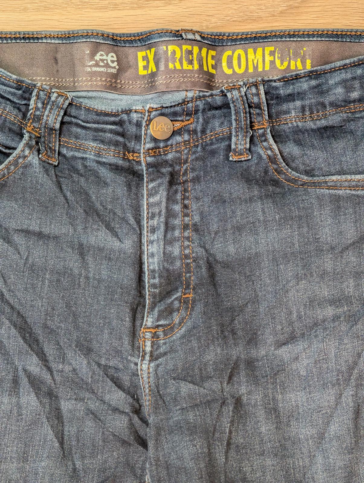 Lee Women's Extreme Comfort Straight Jeans - Blue - Size 31W 26L
