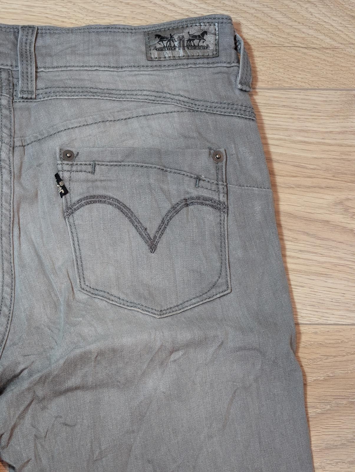 Levi's Women's Flatters & Flaunts Skinny Jeans - Grey - Size 27W 32L