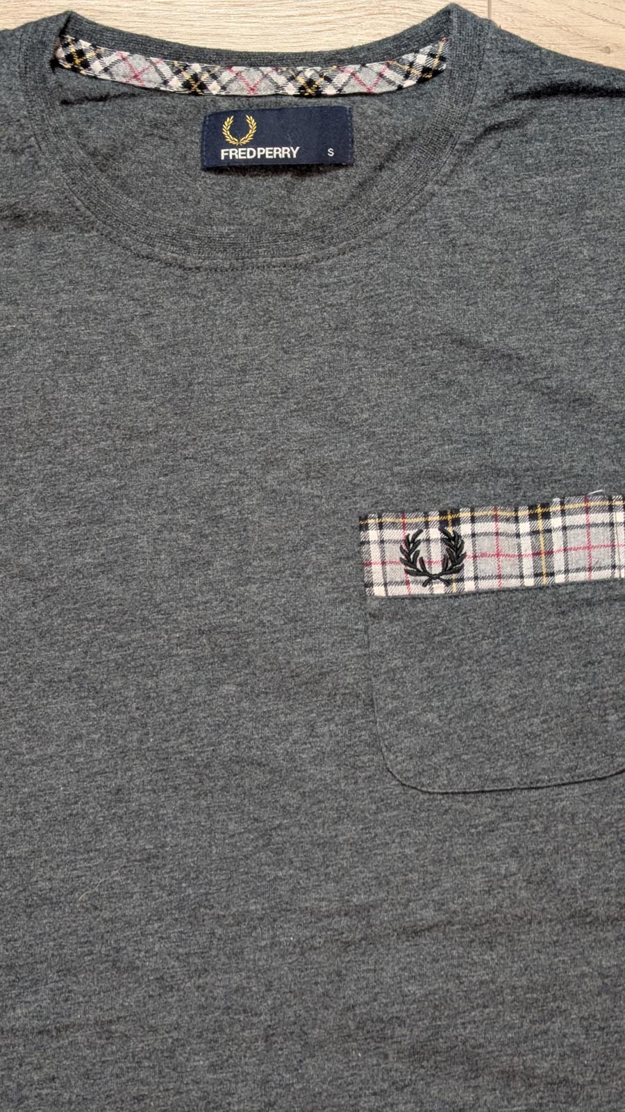 Fred Perry Men's T Shirt - Grey - Size Small