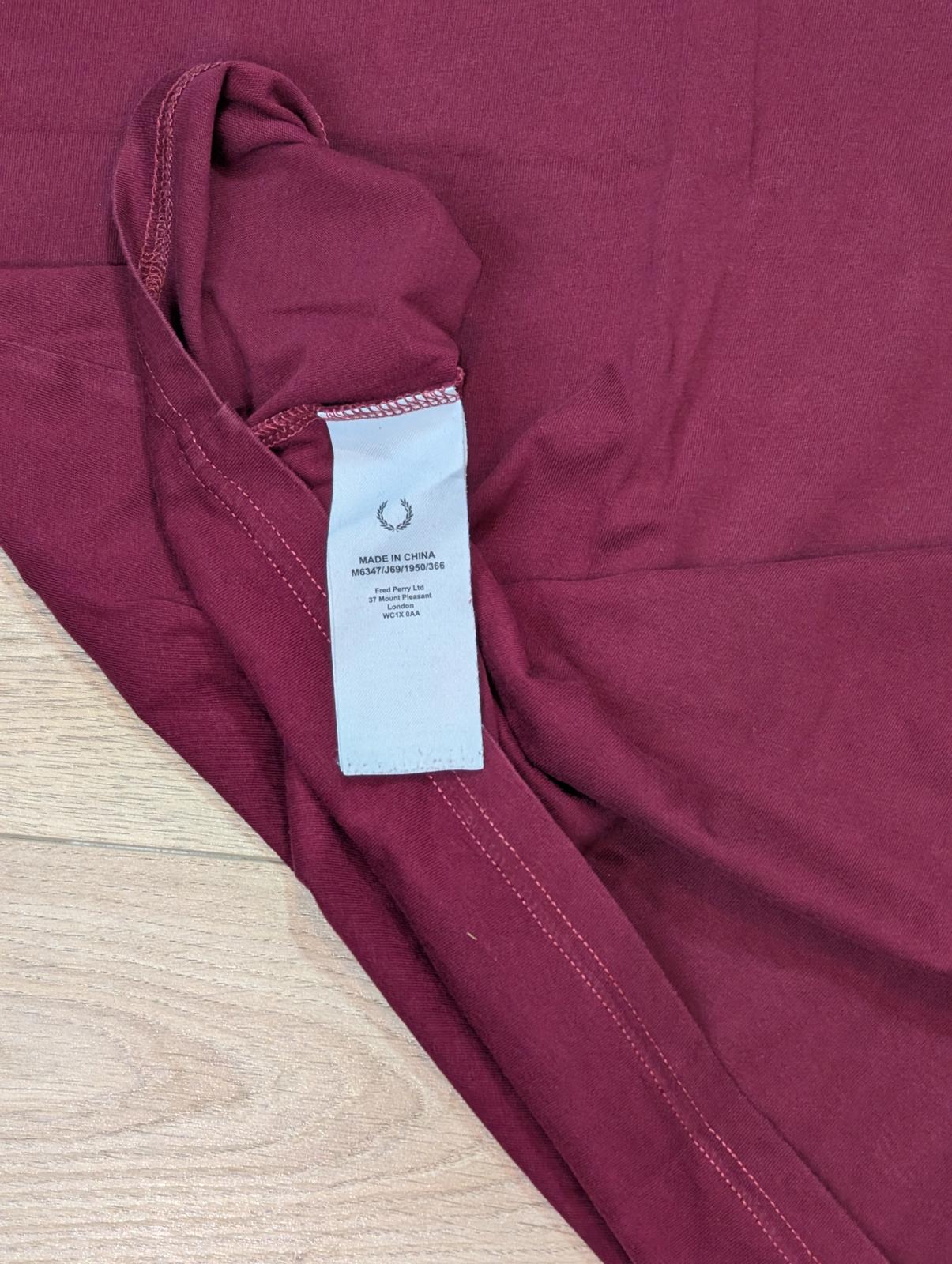 Fred Perry Men's T Shirt - Burgundy - Size Small