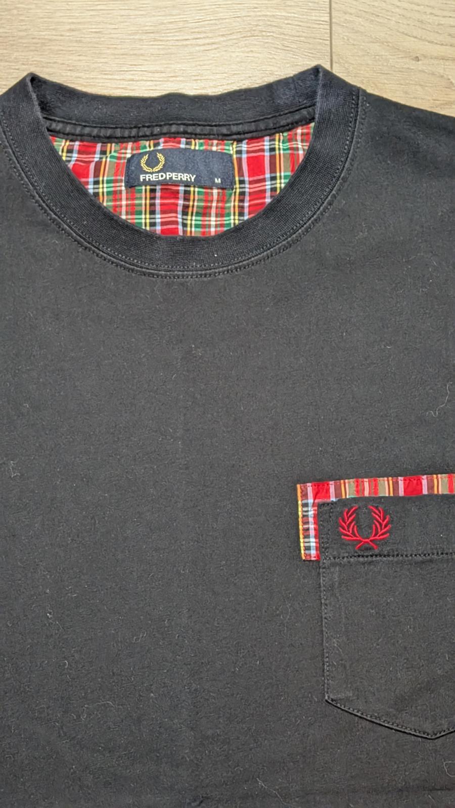 Fred Perry Men's T Shirt - Black - Size Medium