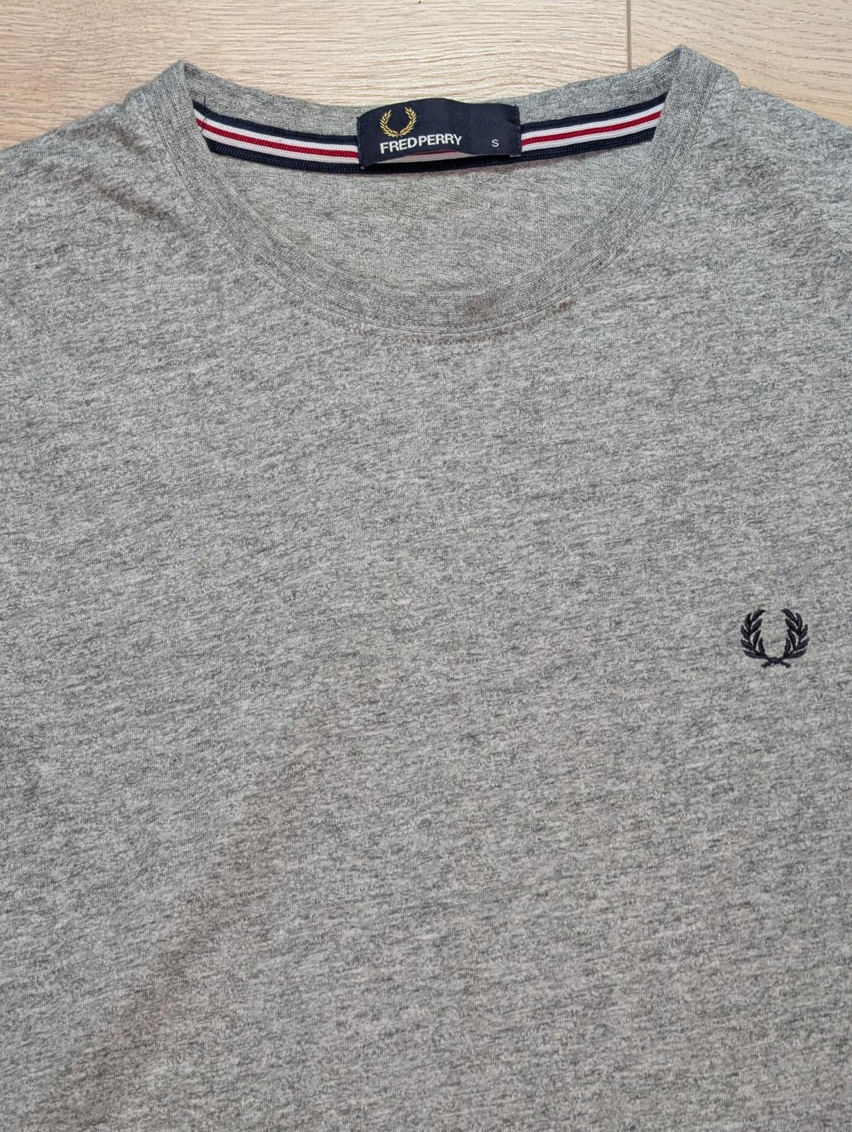 Fred Perry Men's T Shirt - Grey - Size Small