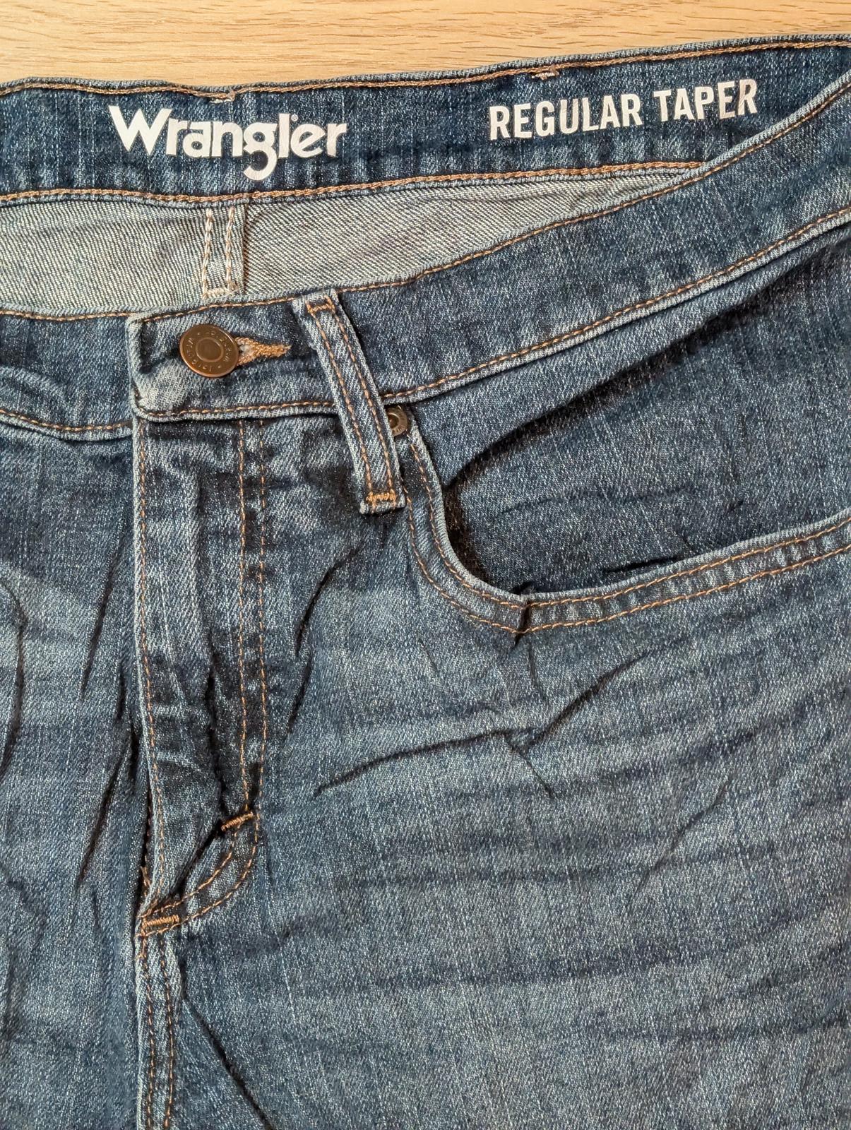 Wrangler Men's Regular Taper Jeans - Blue - Size 33W 30L