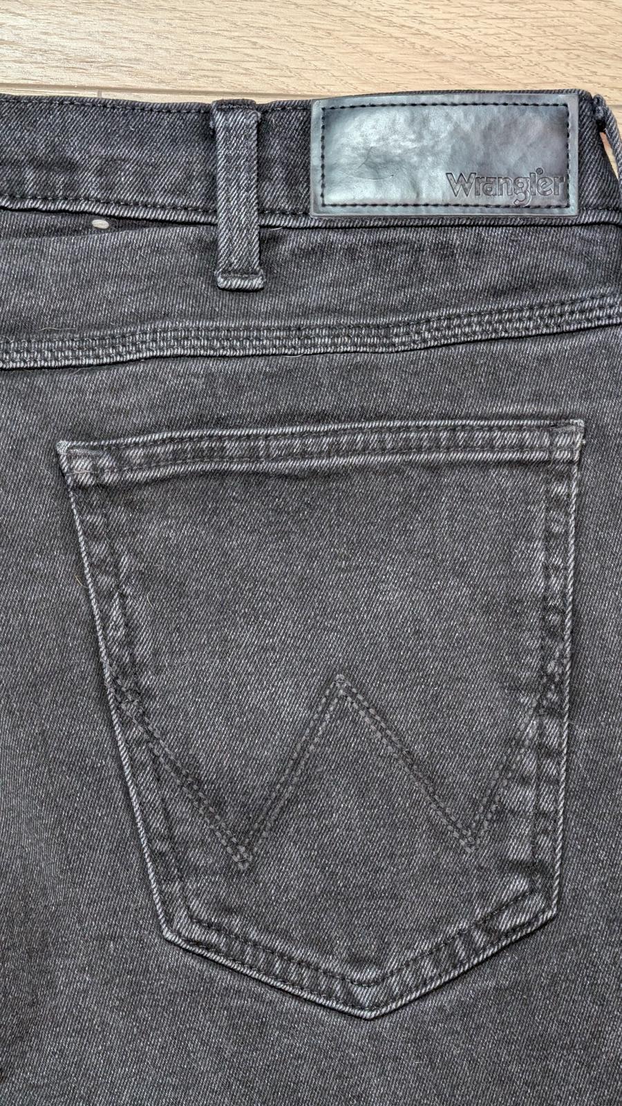 Wrangler Men's Authentic Regular Jeans - Black - Size 36W 32L