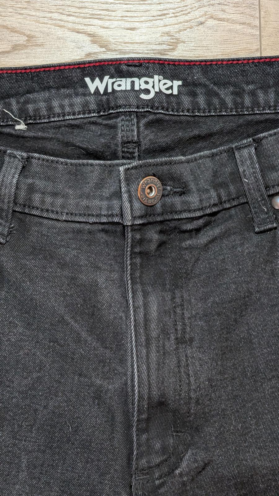 Wrangler Men's Authentic Regular Jeans - Black - Size 36W 32L