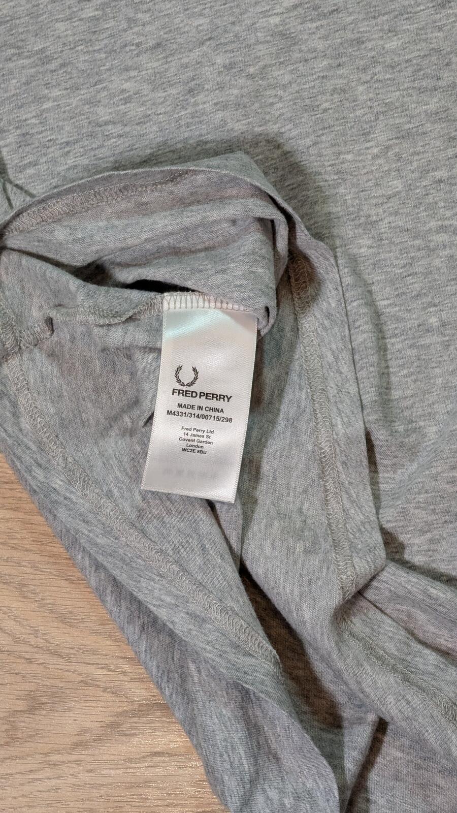 Fred Perry Men's T Shirt - Grey - Size Large
