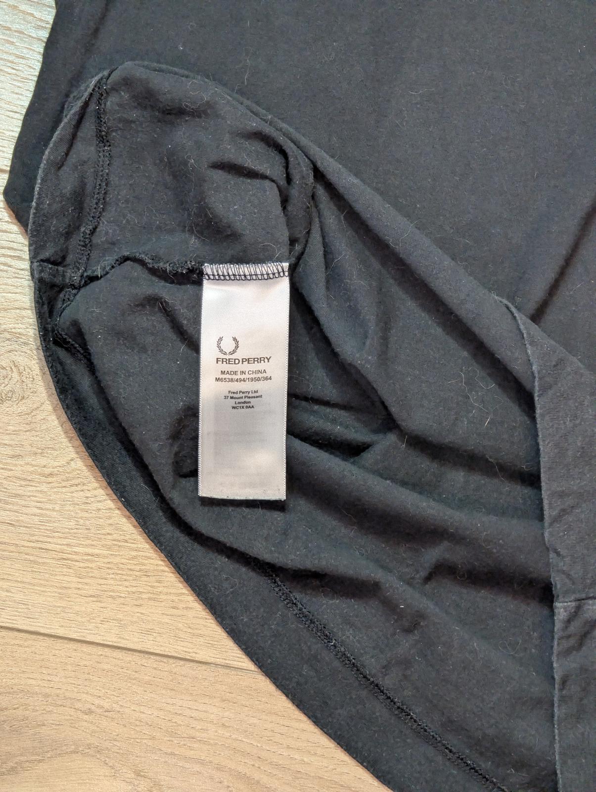 Fred Perry Men's T Shirt - Black - Size Small