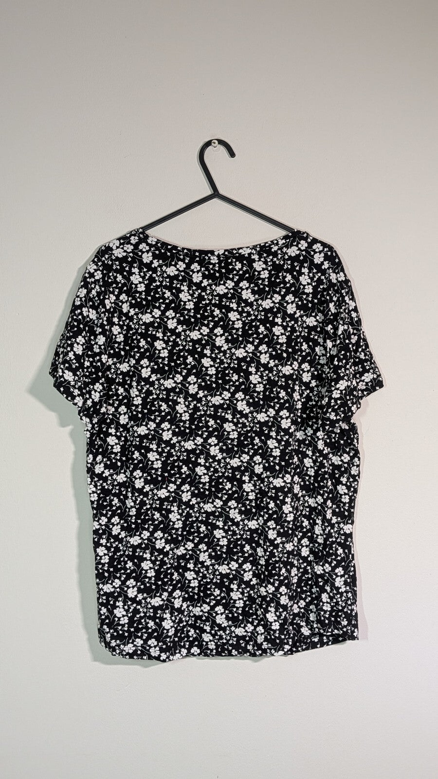 Peacocks Women's Floral T Shirt - Black - Size 16