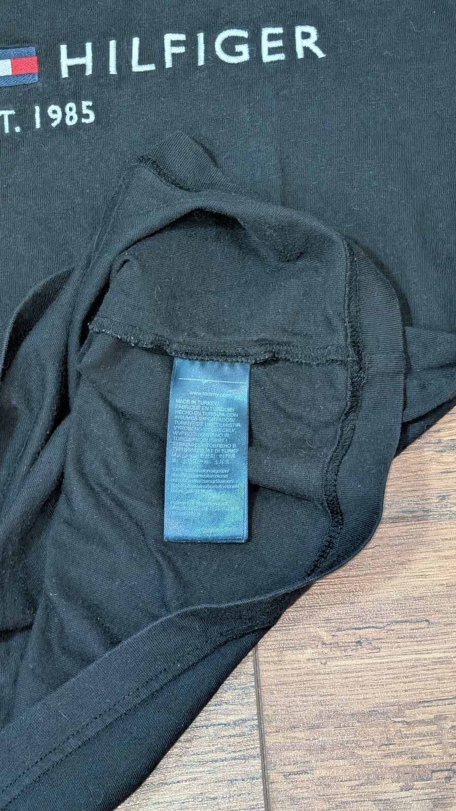 Tommy Hilfiger Men's T Shirt - Black - Size Medium
