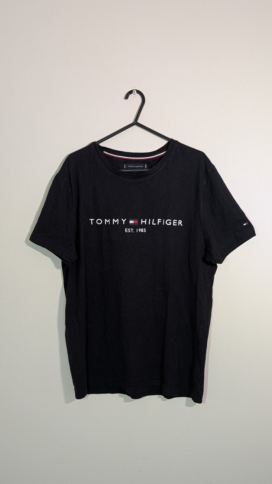 Tommy Hilfiger Men's T Shirt - Black - Size Medium