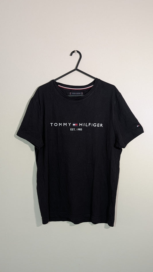 Tommy Hilfiger Men's T Shirt - Black - Size Medium