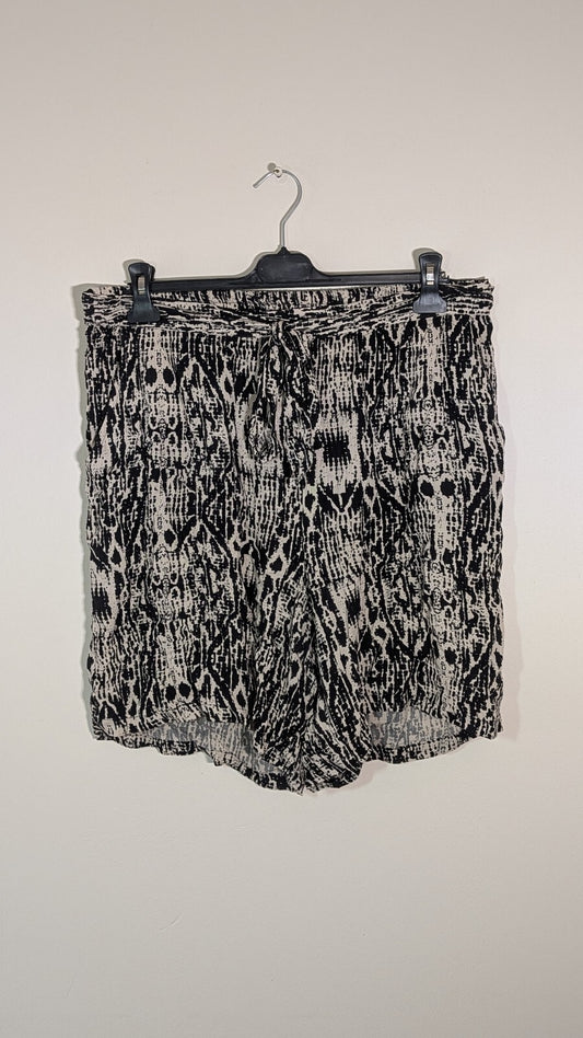 Julipa Women's Shorts - Black - Size 16