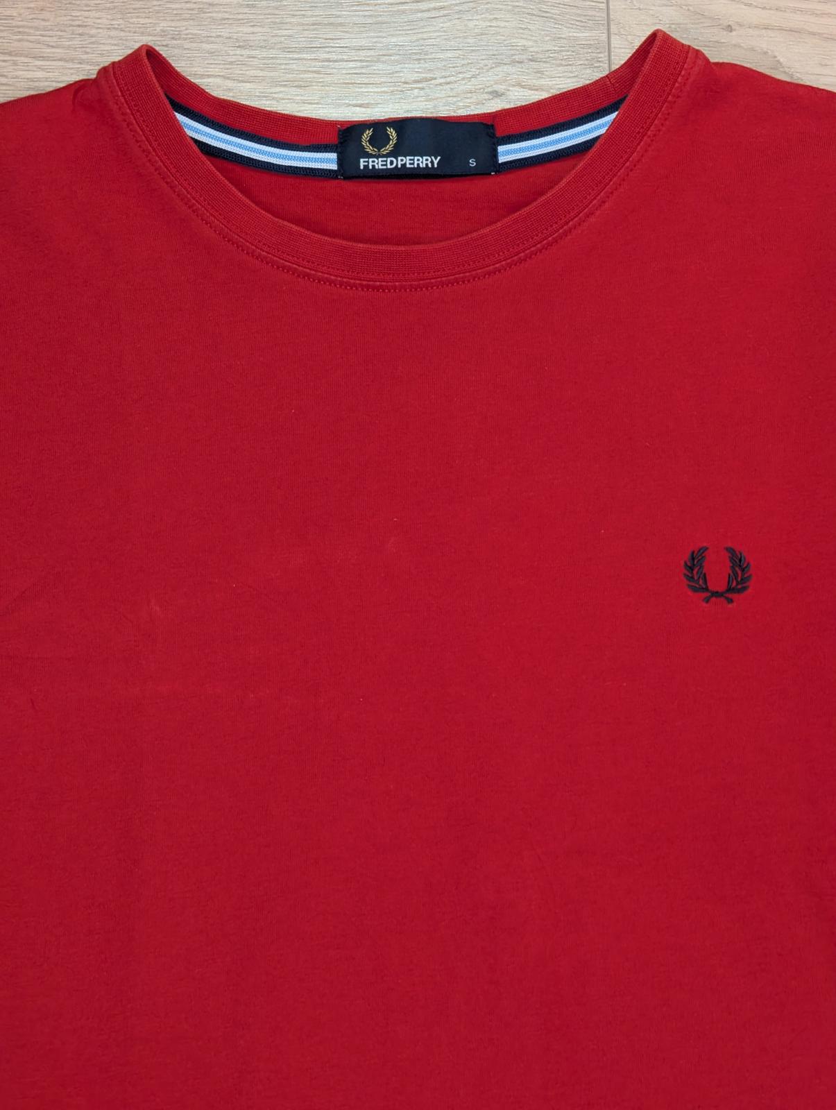 Fred Perry Men's T Shirt - Red - Size Small