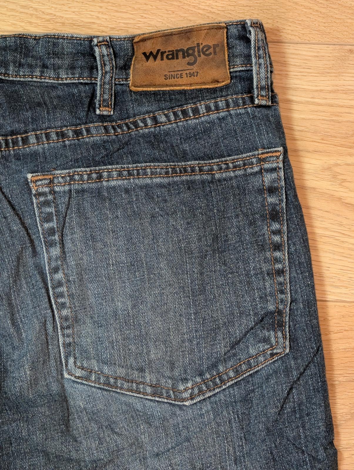 Wrangler Men's Regular Taper Jeans - Blue - Size 33W 30L