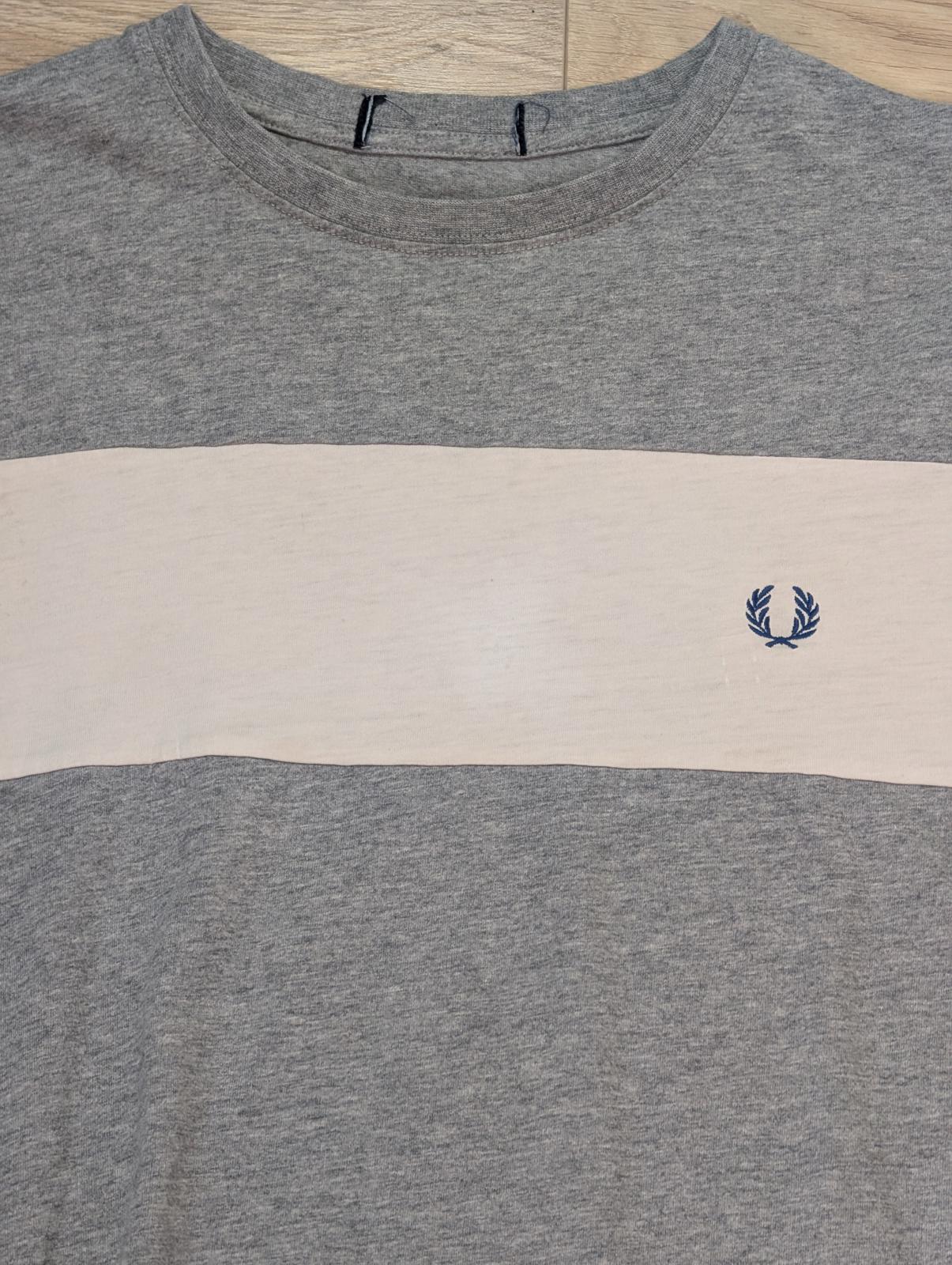 Fred Perry Men's T Shirt - Grey - Size Small