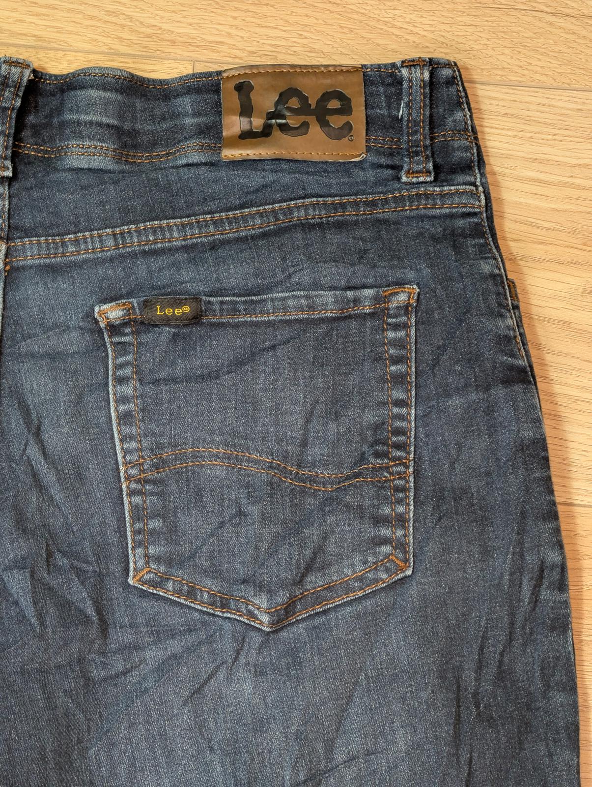 Lee Women's Extreme Comfort Straight Jeans - Blue - Size 31W 26L