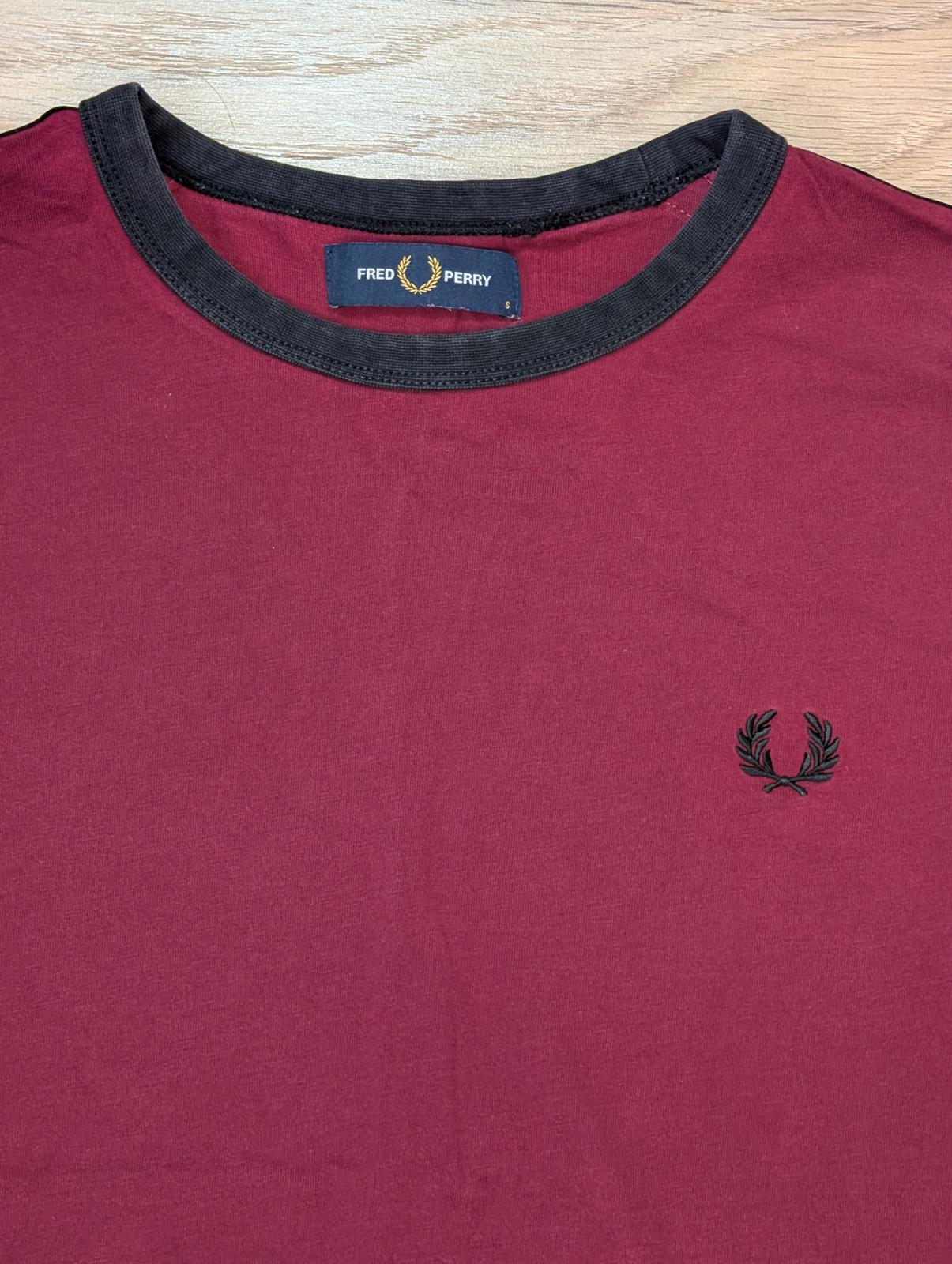 Fred Perry Men's T Shirt - Burgundy - Size Small