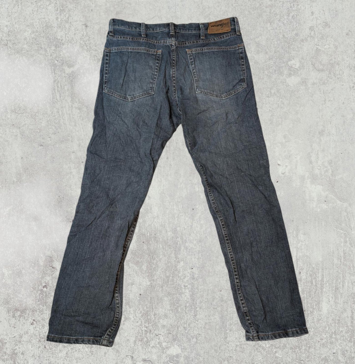 Wrangler Men's Regular Taper Jeans - Blue - Size 33W 30L
